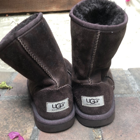 Ugg Classic Short Boots - Picture 4 of 6